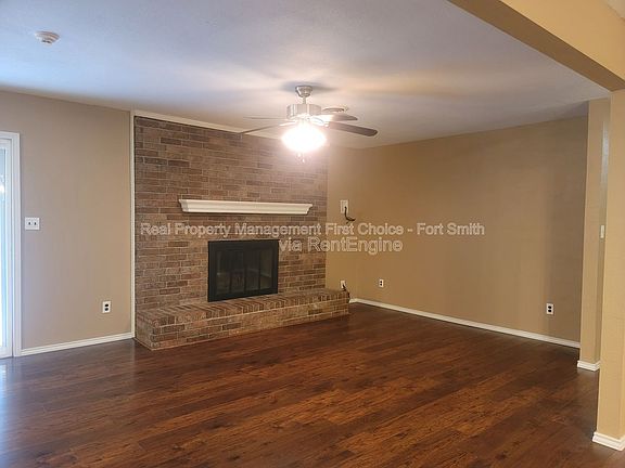 3rd image of 306 Elfen Glen St
