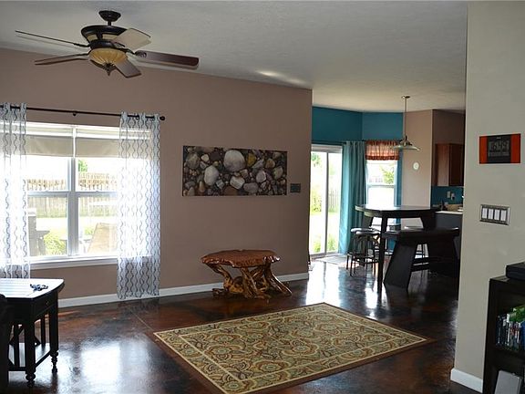 4th image of 633 Heartland Ln