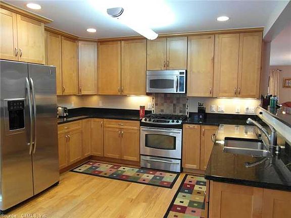 4th image of 33 Bunker Hill Cir