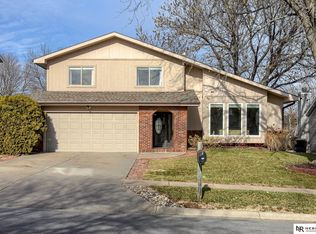 900 W Burt Dr, Lincoln, NE 68521