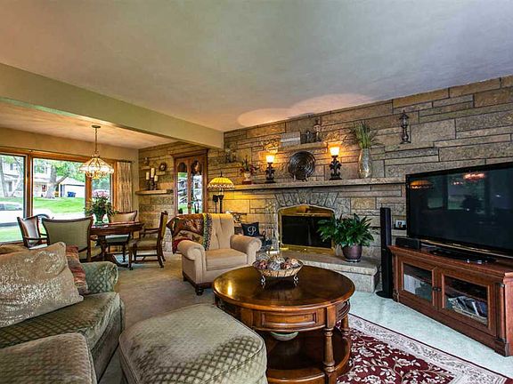 4th image of 2696 Becker Ct