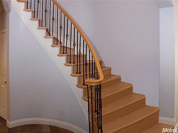 3rd image of 1829 Bankfoot Ct