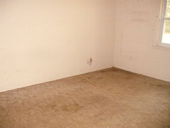 4th image of 834 McRae Dr
