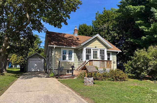 1st image of 624 Calumet AVENUE