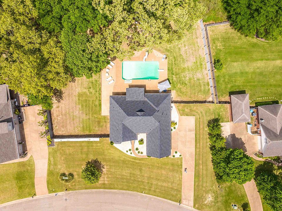 1st image of 50 Blackhill Dr