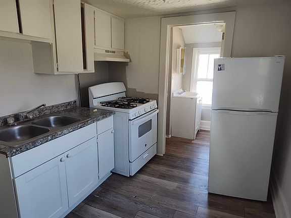 2nd image of 411 E 6th St #201
