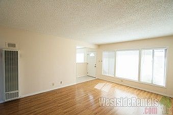 4th image of 950 W 223rd St