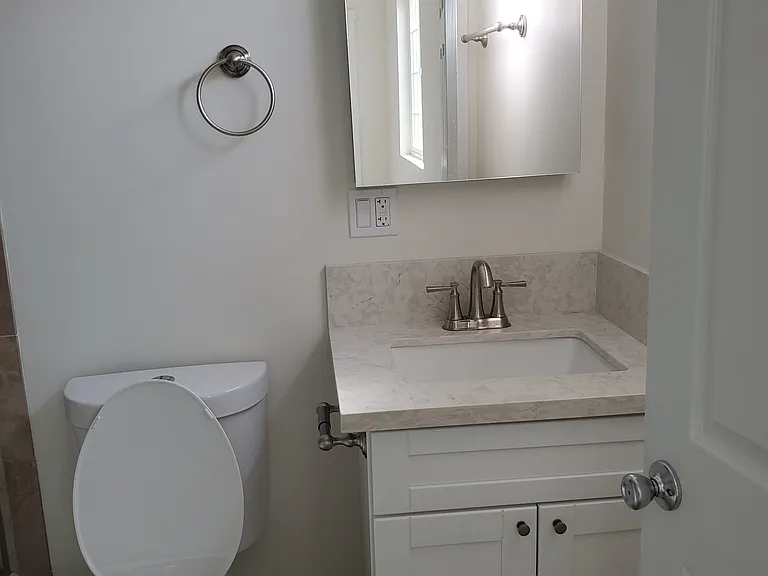 5306 Romaine St — Photo 6