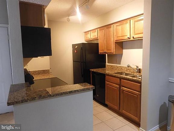 3rd image of 1523 Lincoln Way APT 304