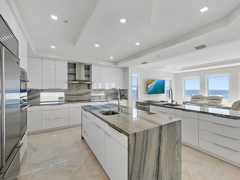 2070 N Ocean Blvd #Penthouse 4 — Photo 12