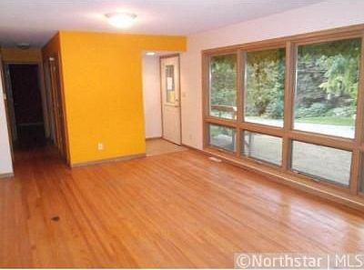 3rd image of 945 Orchard Ln