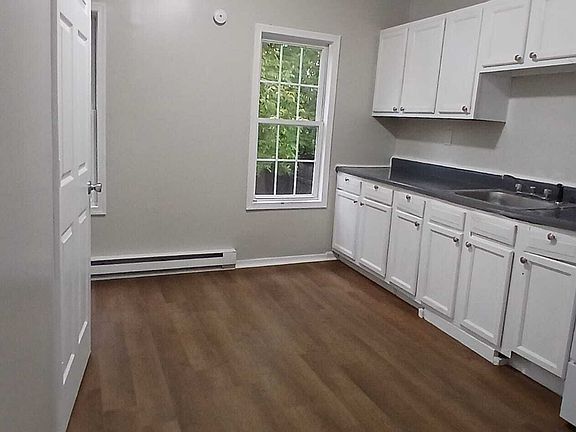 3rd image of 19 Amity Ct #17297713