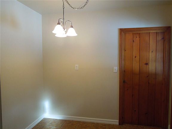 4th image of 2711 Glenwood Ln