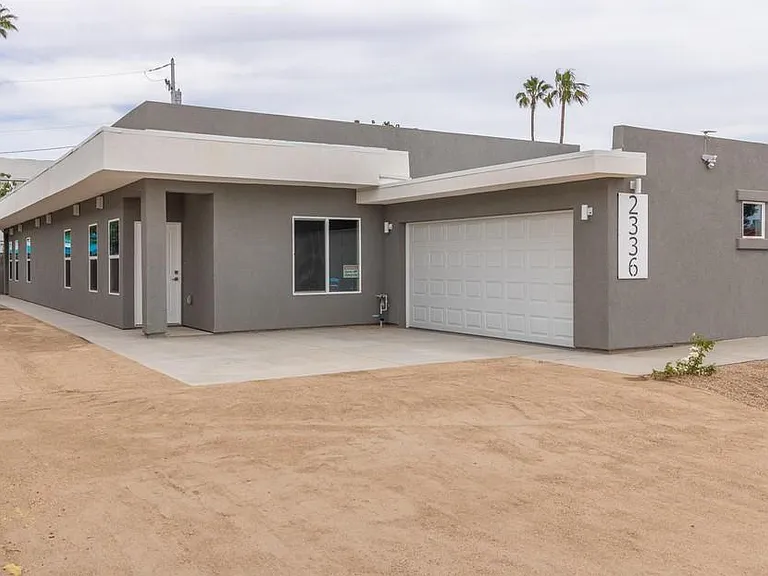 2336 E Harvard St — Photo 1