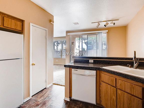 4th image of 251 S Green Valley Pkwy Unit 413