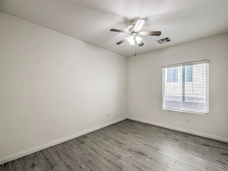 2103 Sawtooth Mountain Dr — Photo 4