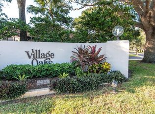 207 Oak Hill Dr #8, Sarasota, FL 34232