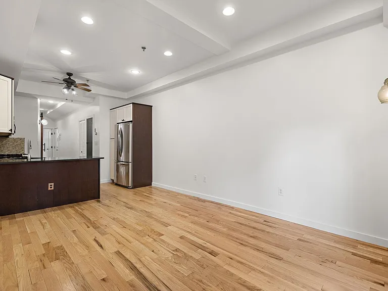 412 Monroe St #2 — Photo 3