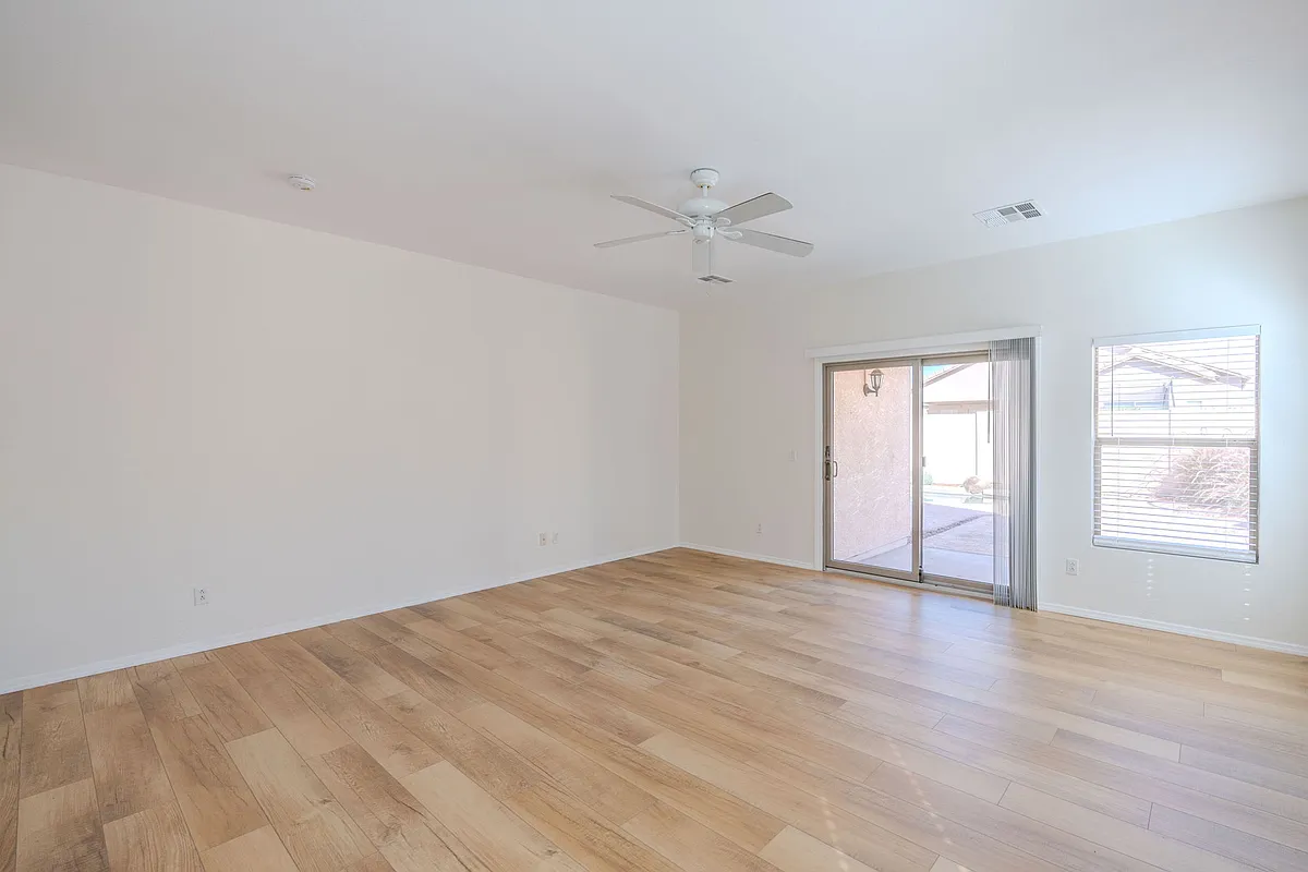 Building Photo - 15224 W Desert Hills Dr