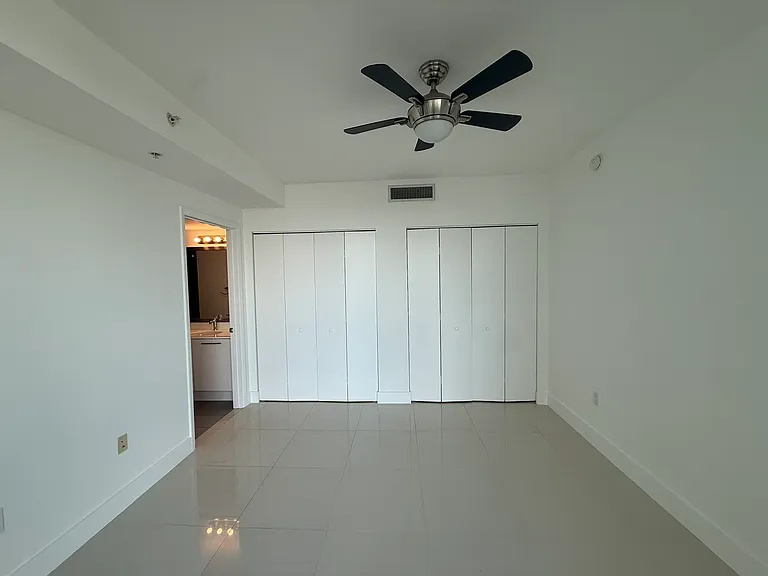 92 SW 3rd St #1506 — Photo 24