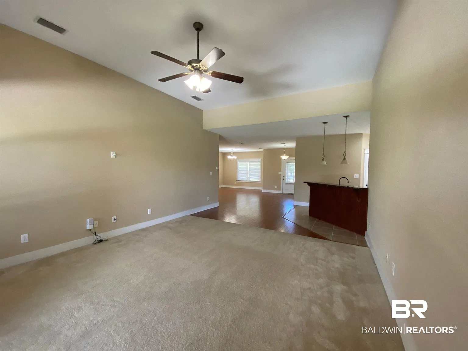 3 bed, 2.5 bath, 2084 sqft, $2,300 — Photo 2