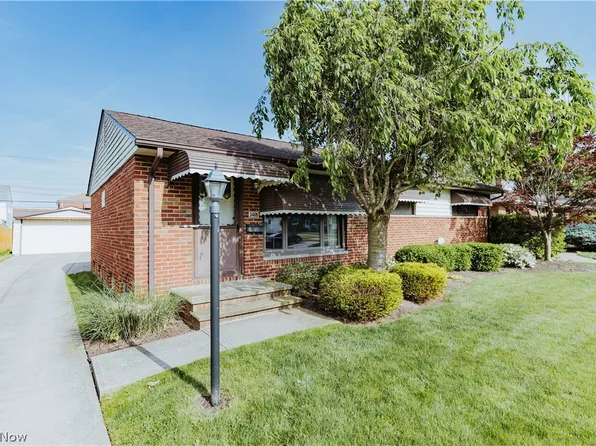 3405 Glenbar Dr, Fairview Park, OH 44126