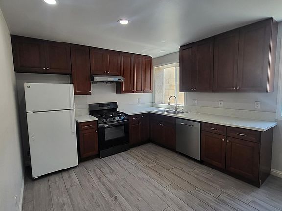 5th image of 1342 E Maplegrove St #B