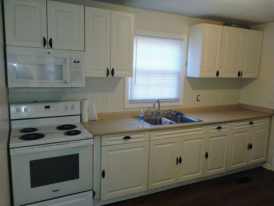 2nd image of 901 Checker St