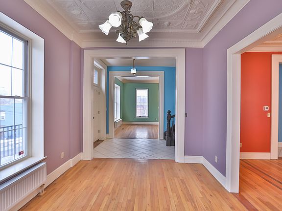 5th image of 28 Stowe Ave