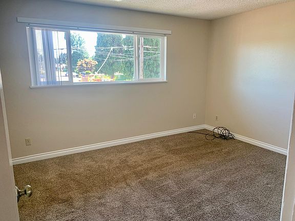 4th image of 801 Elm St APT C