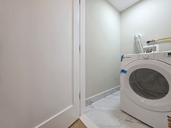 4th image of 334 Van Duzer St #1
