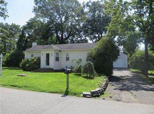 16 Yorktown Rd, Dix Hills, NY 11746