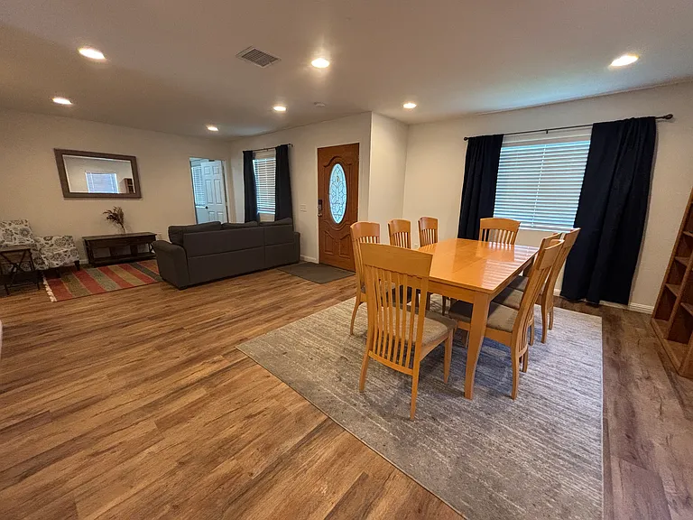 306 E Cummings Ln — Photo 2
