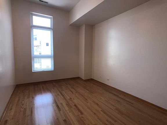 5th image of 683 N Milwaukee Ave