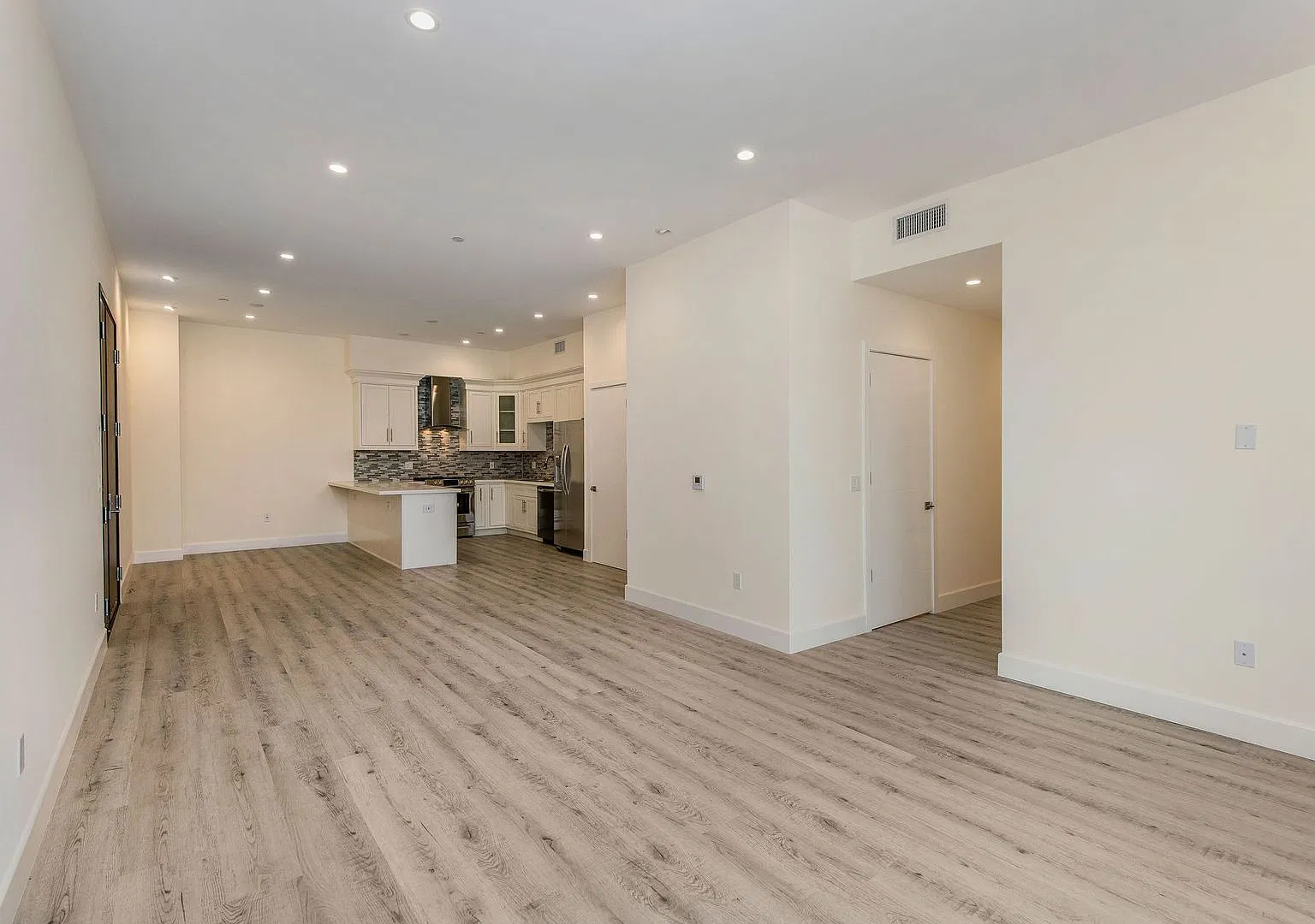 Regency Holt Apartments — Photo 4