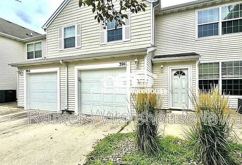 1st image of 3911 NE Gardenia Ln