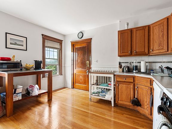 2nd image of 8 Malbert Rd #2
