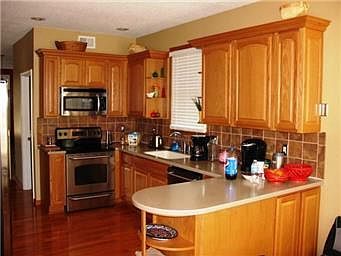 5th image of 12464 Benson St