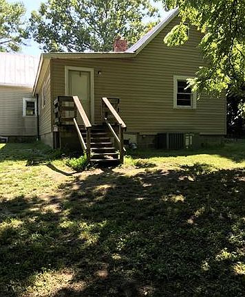 2nd image of 415 Eldorado St