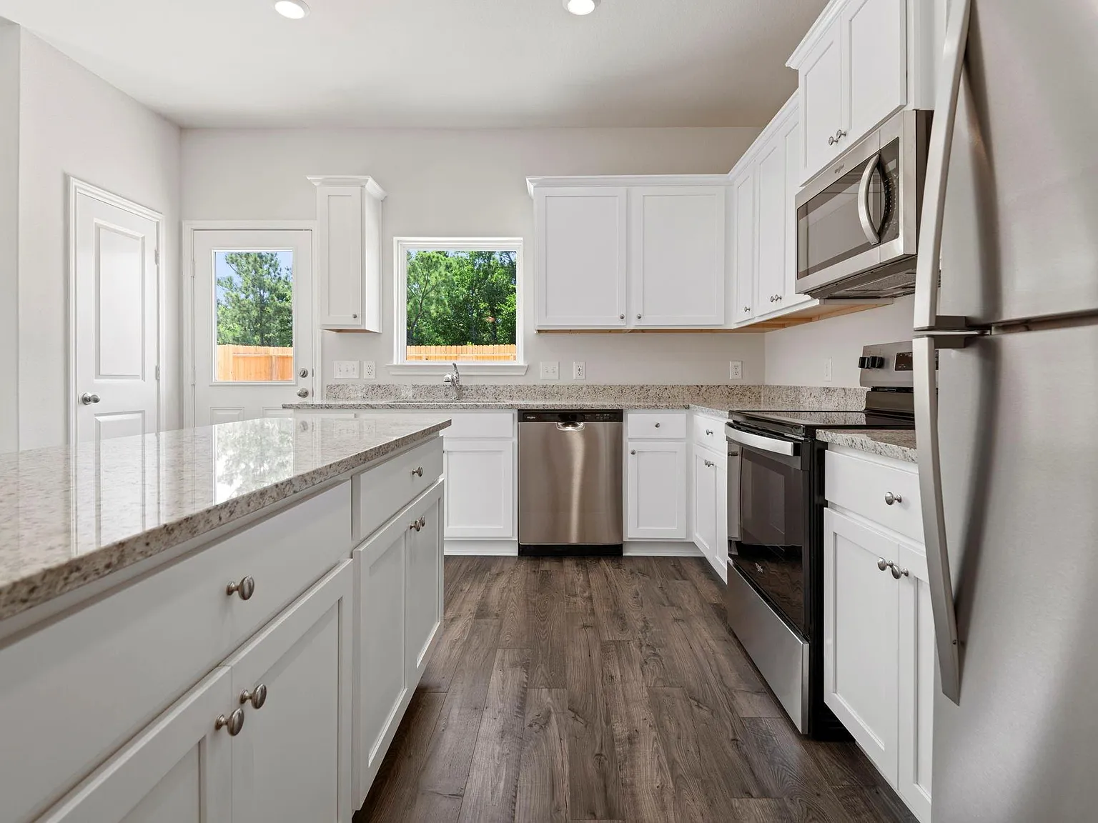 4 bed, 2.0 bath, 1506 sqft, $2,400 — Photo 2
