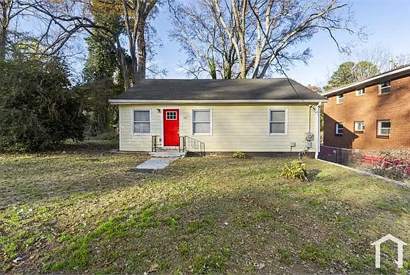 1137 White Oak Ave SW — Photo 2