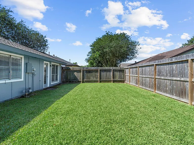 2210 Trail West St — Photo 32