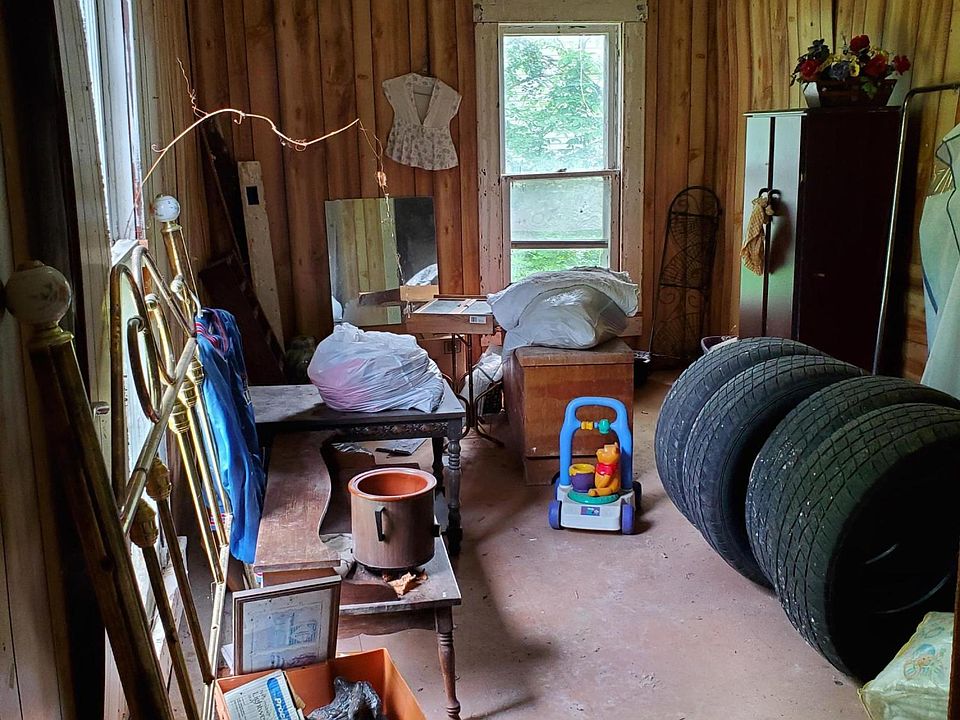 2nd image of 202 N 9th St