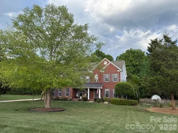 2316 Heath Lake Dr, Mint Hill, NC 28227