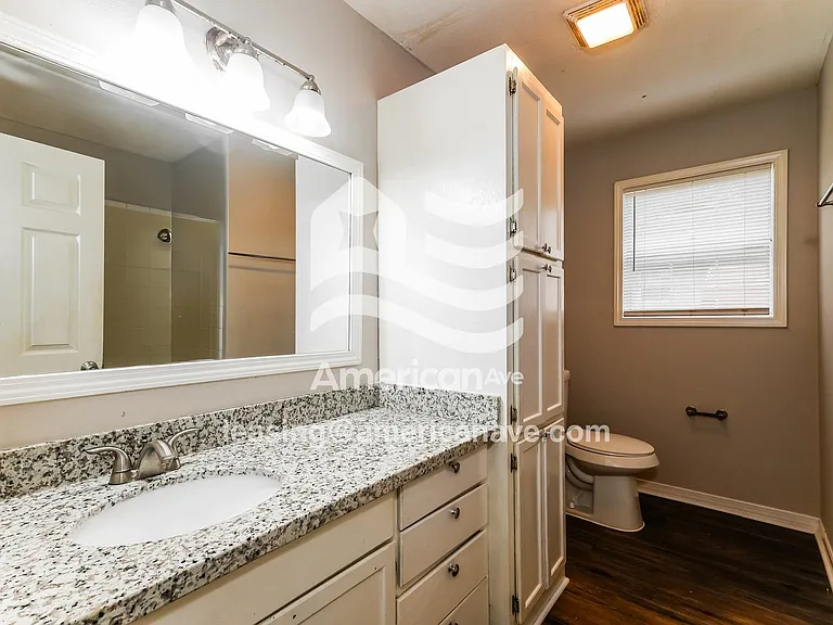 1339828_010_main_bathroom_10.jpg