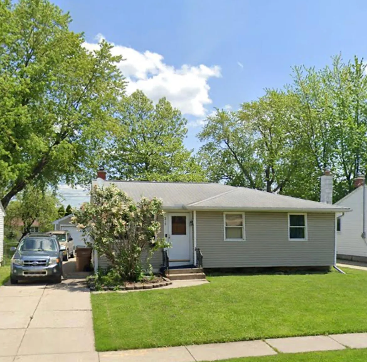 3 bed, 1036 sqft, $2,100 — Photo 1