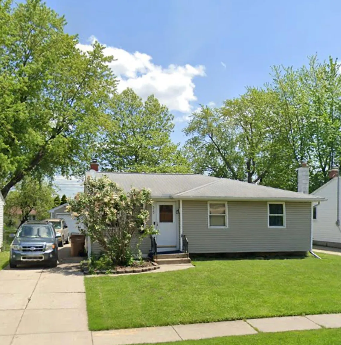 313 McNaughton Ave photo 1