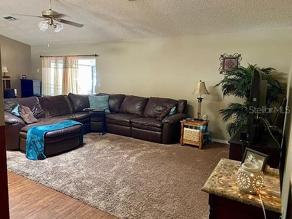 2nd image of 900 Redwood Way