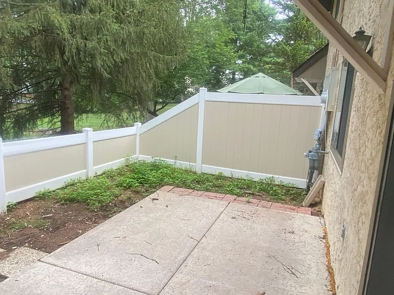 138 Hampshire Dr — Photo 41