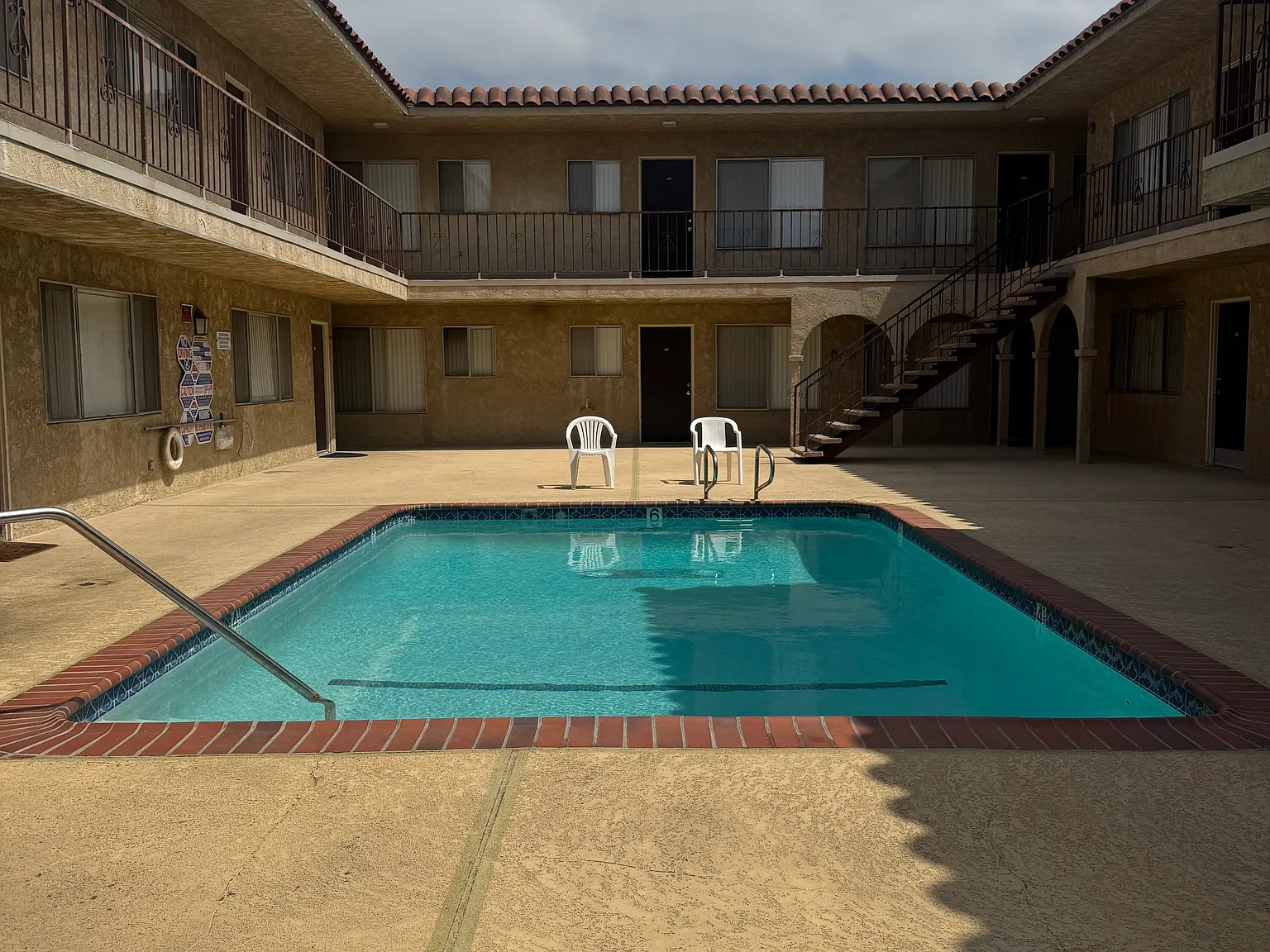 Corsica Apartments — Photo 3
